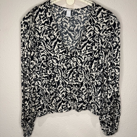 H&M Patterned Blouse Wide Long Sleeves Short Black & Cream Women’s Size Large - Picture 1 of 15